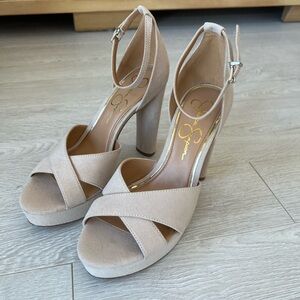 BRAND NEW JESSICA SIMPSON IRBELLA PLATFORM SANDAL IN NEUTRAL - Size 8